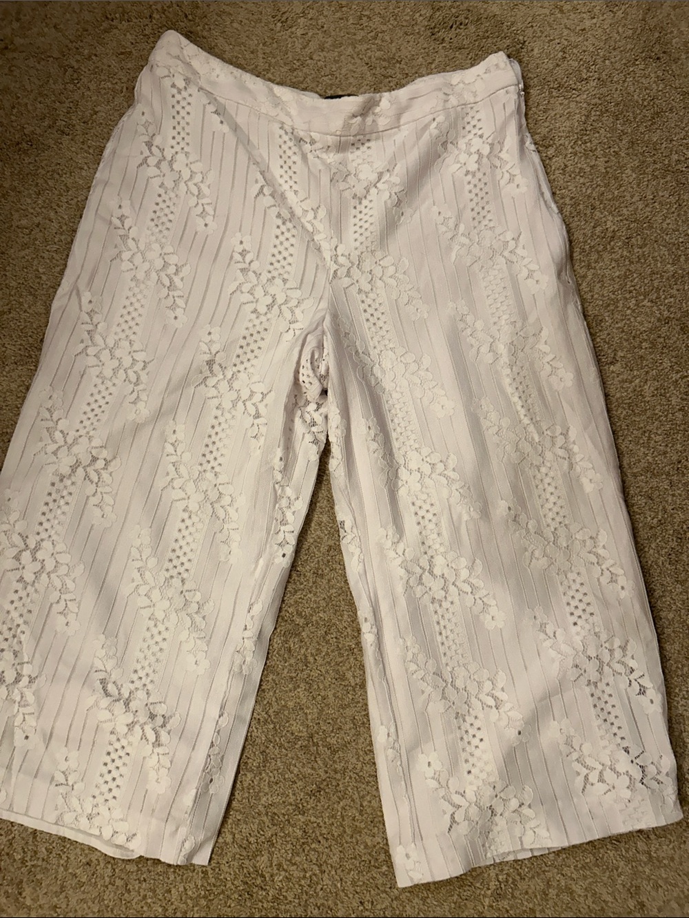 Women’s White Lace Cropped Pants. Vince Camuto 14